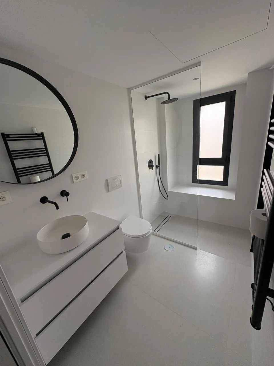 Baño reformado por Misha Construcciones y Reformas