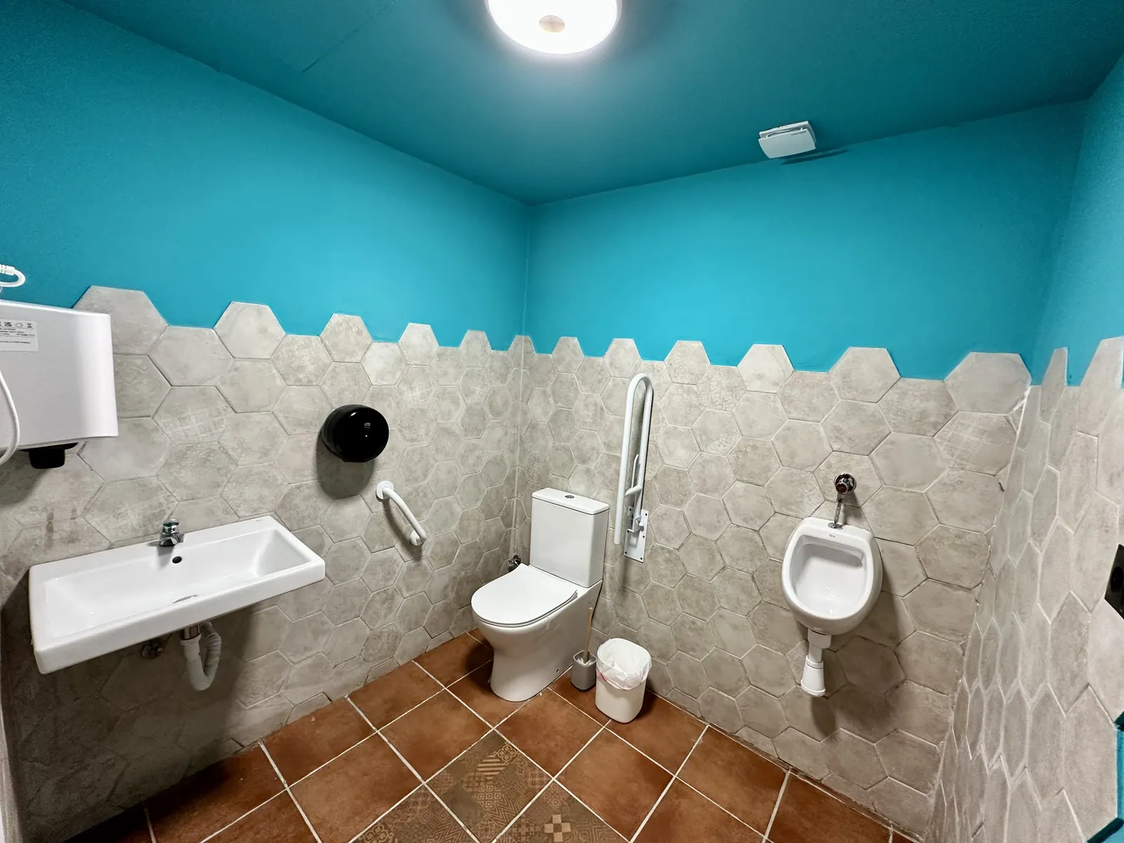 Baño reformado por Misha Construcciones y Reformas