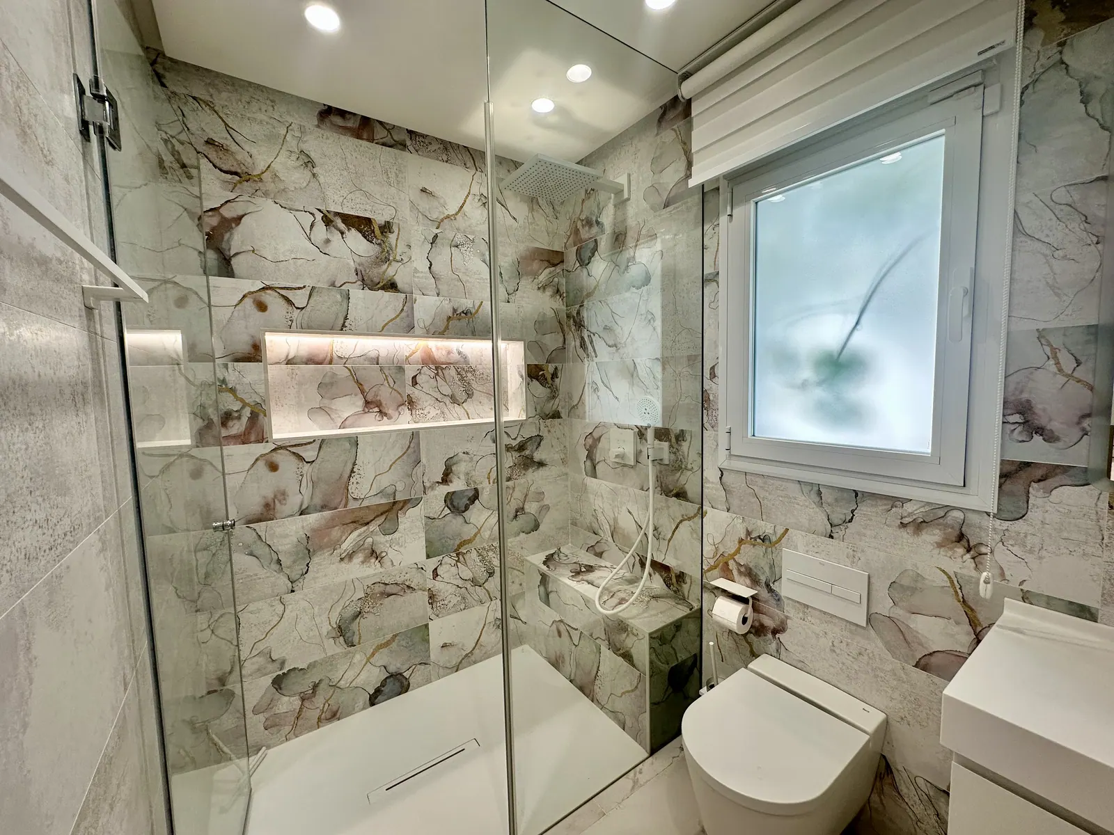 Baño reformado por Misha Construcciones y Reformas