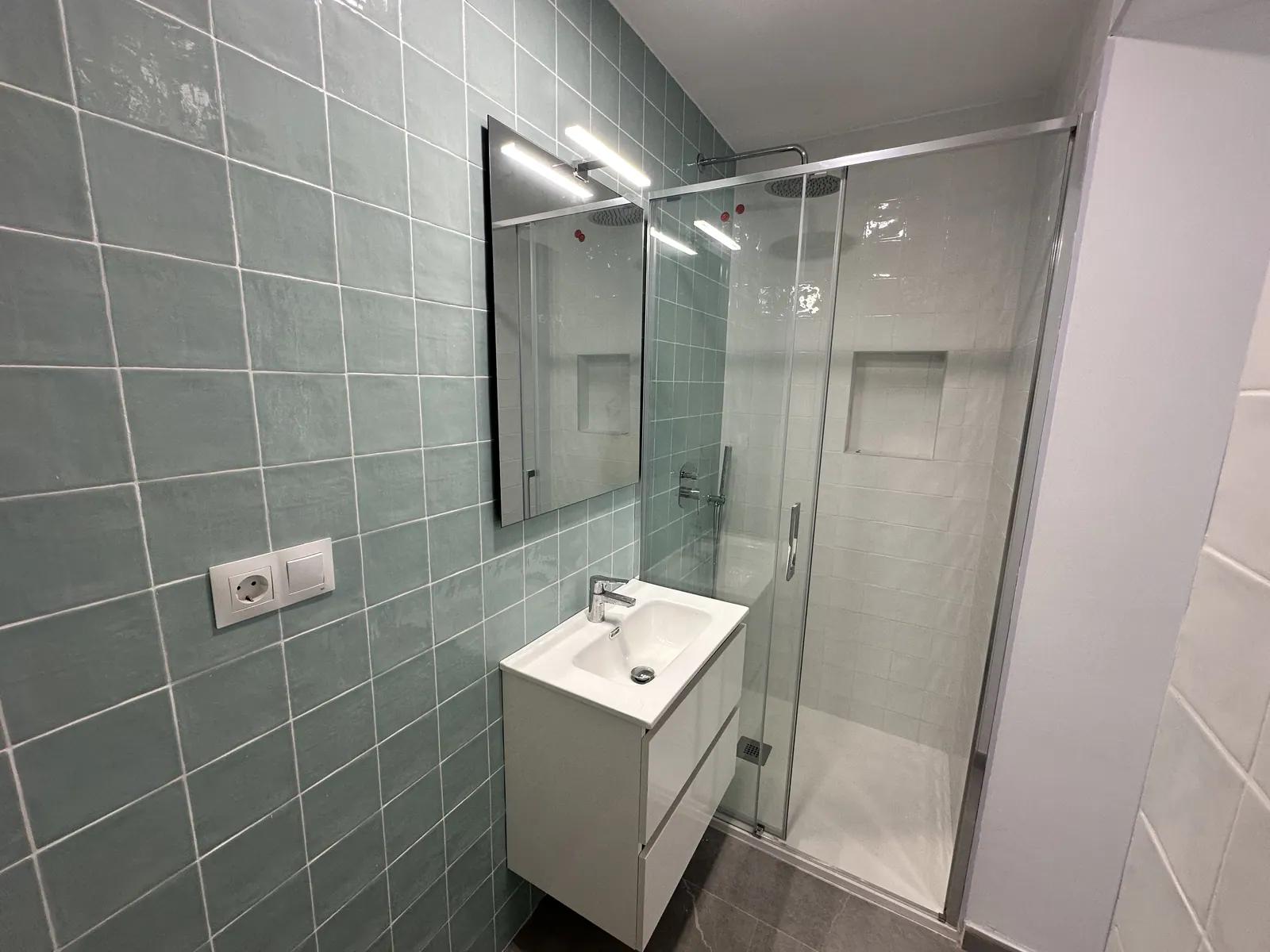 Baño reformado por Misha Construcciones y Reformas