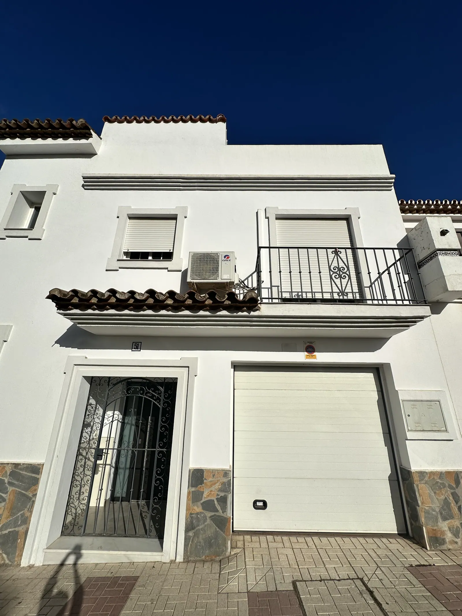 Fachada rehabilitada por Misha Construcciones y Reformas