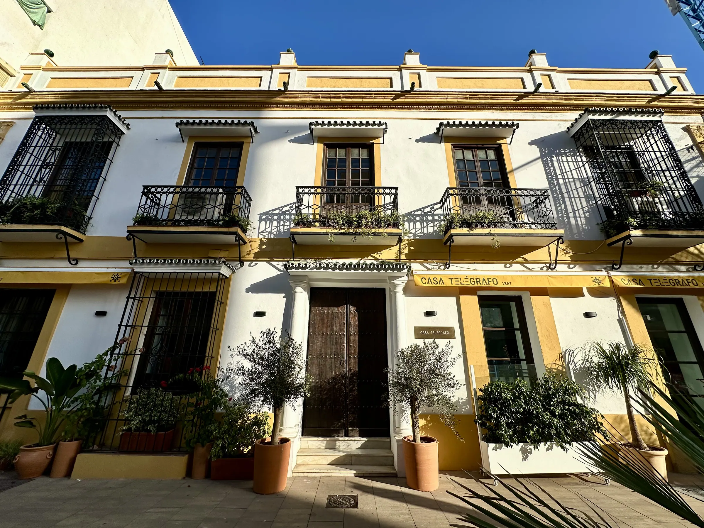 Locales y edificios — Rehabilitación de fachada